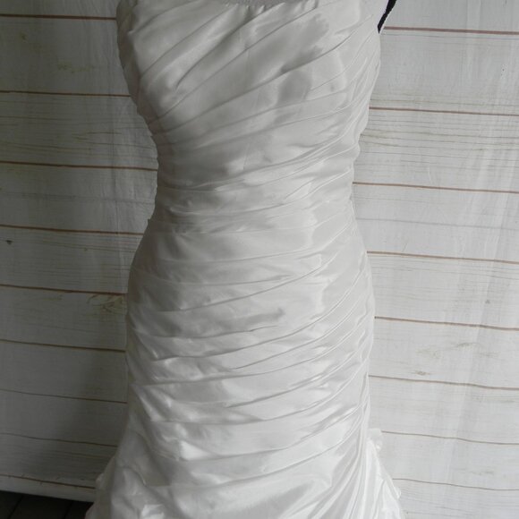 Disney Fairytale Weddings Dress ALFRED ANGELO 214C RAPUNZEL WHITE FIT FLARE 10 - Picture 3 of 10